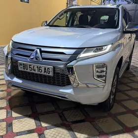 Mitsubishi Pajero 2020