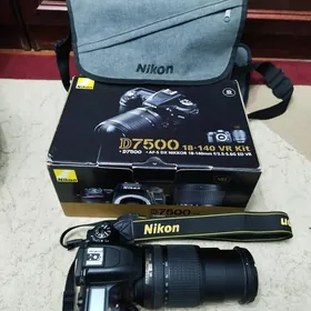 Nikon  D 7 500