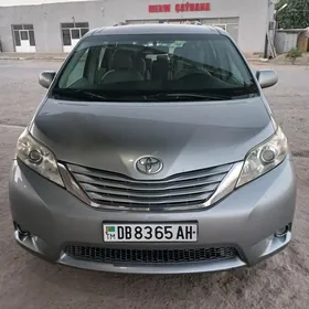 Toyota Sienna 2010