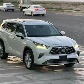 Toyota Highlander 2021