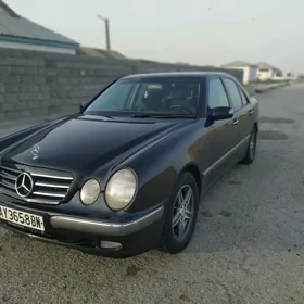 Mercedes-Benz E320 2001