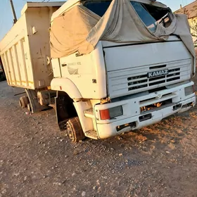 Kamaz 6520 2015