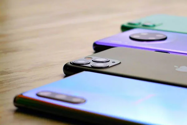 Smartfon bazarynda Samsung bilen Apple öňde barýar, ýöne Xiaomi hem olardan galanok