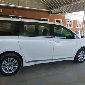 Toyota Sienna 2018