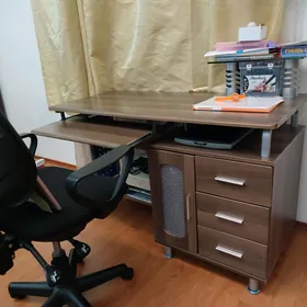 Стол для компьютера