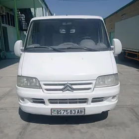 Toyota Hiace 2005