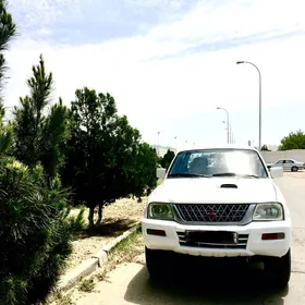 Mitsubishi L200 2003