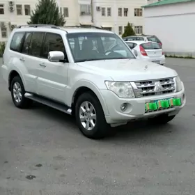 Mitsubishi Pajero 2013