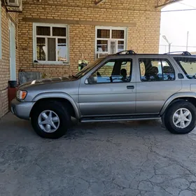 Nissan Pathfinder 2000