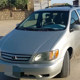 Toyota Sienna 2002