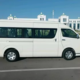 Toyota Hiace 2013