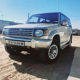 Mitsubishi Pajero 1992