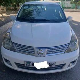 Nissan Versa 2011