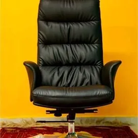 Офисное кресло черное 038
