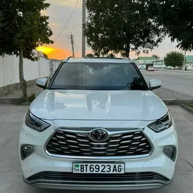 Toyota Highlander 2021