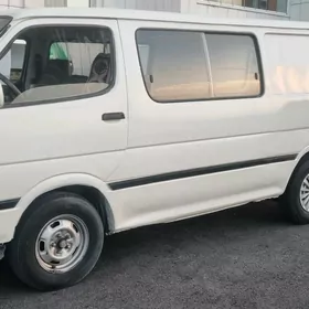 Toyota Hiace 2003