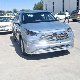 Toyota Highlander 2021