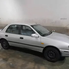 Nissan Sunny 1993