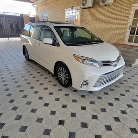 Toyota Sienna 2019