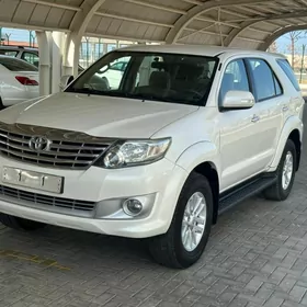 Toyota Fortuner 2013