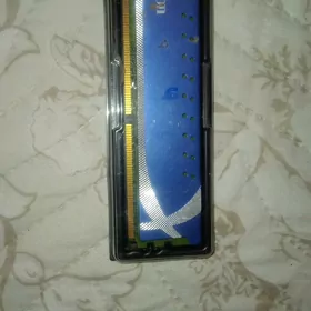 Оперативка DDR 3 4Gb