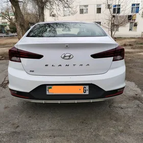 Hyundai Elantra 2018