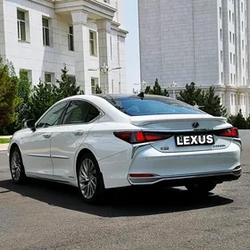 Lexus ES 300h 2020