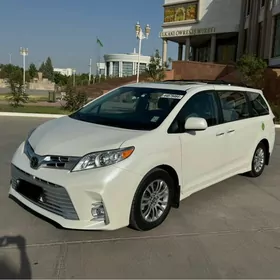 Toyota Sienna 2020