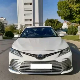 Toyota Camry 2021