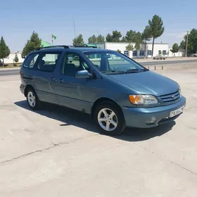 Toyota Sienna 2001