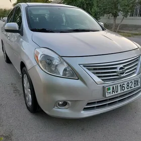 Nissan Versa 2012