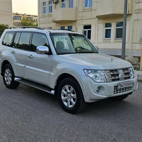 Mitsubishi Pajero 2014