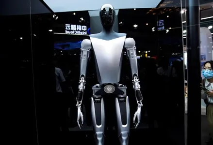 Tesla начнет «мелкосерийное» производство гуманоидных роботов Optimus в 2025 году