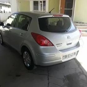 Nissan Versa 2011