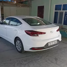 Hyundai Elantra 2019