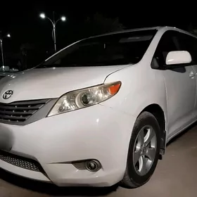 Toyota Sienna 2010