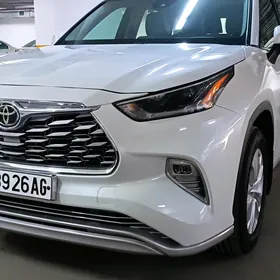 Toyota Highlander 2021