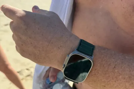 Apple Watch Ultra açyk deňze akyp giden sýorferi halas etdi