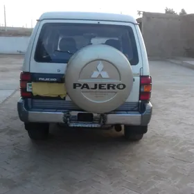 Mitsubishi Pajero 1992