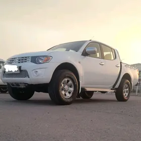 Mitsubishi L200 2011