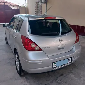 Nissan Versa 2011