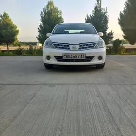 Nissan Tiida 2008