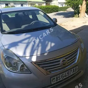 Nissan Versa 2012