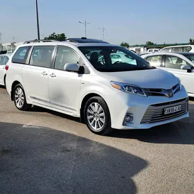 Toyota Sienna 2020