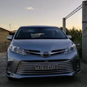 Toyota Sienna 2019