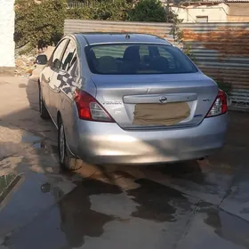 Nissan Versa 2012