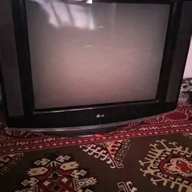 televizor ve podstavka