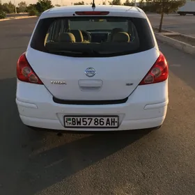 Nissan Tiida 2010