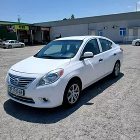 Nissan Versa 2011