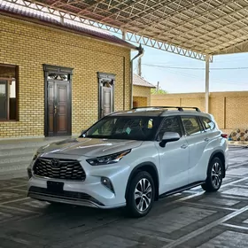 Toyota Highlander 2021